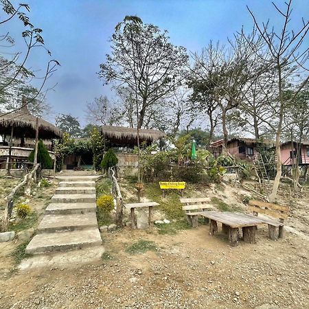 Bamby Chilling House - Feel The Nature Sauraha Luaran gambar