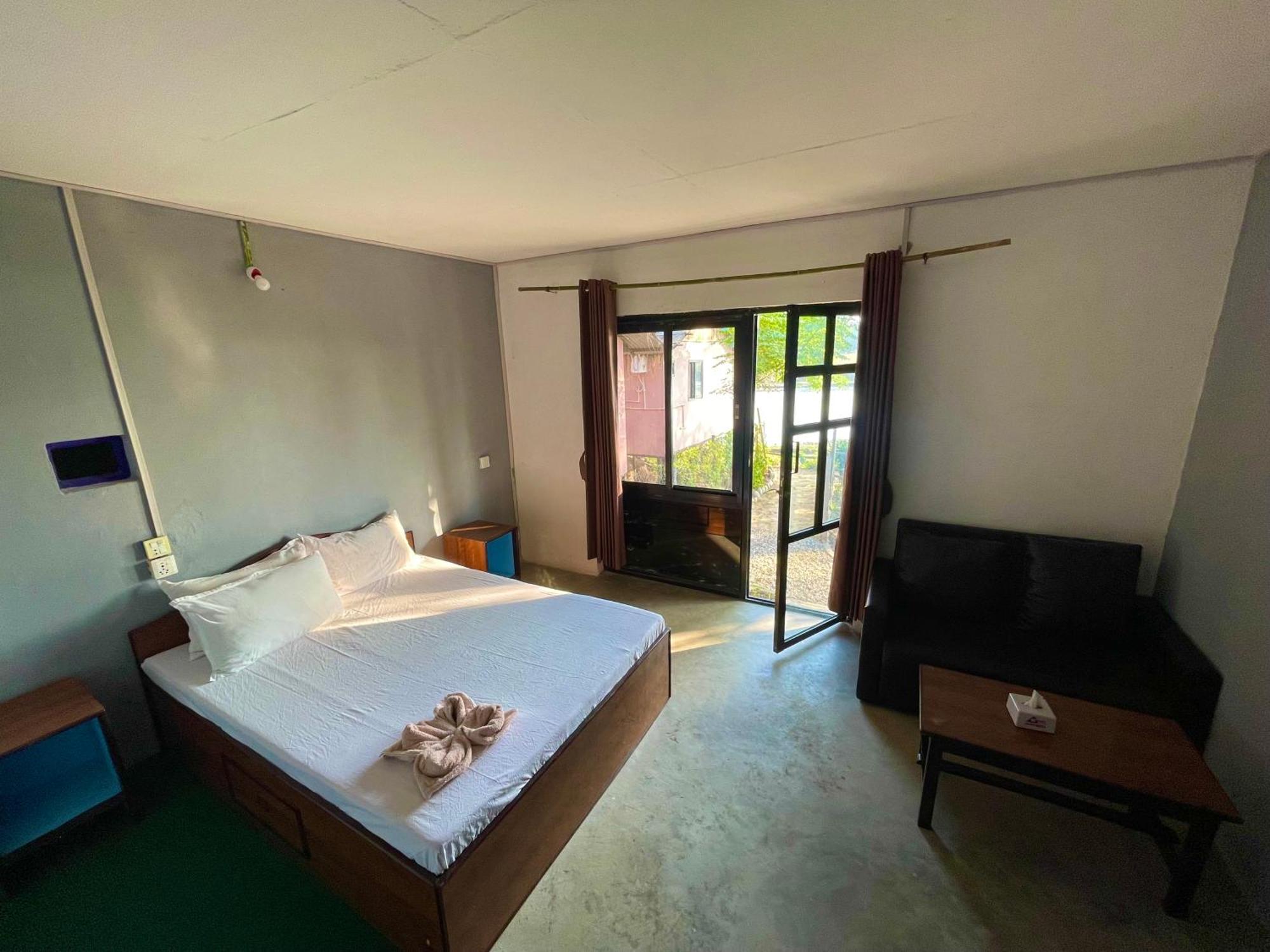 Bamby Chilling House - Feel The Nature Sauraha Luaran gambar