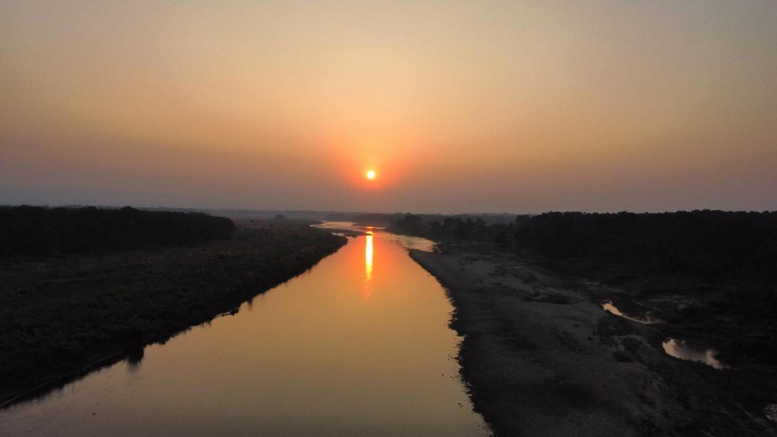 Bamby Chilling House - Feel The Nature Sauraha Luaran gambar