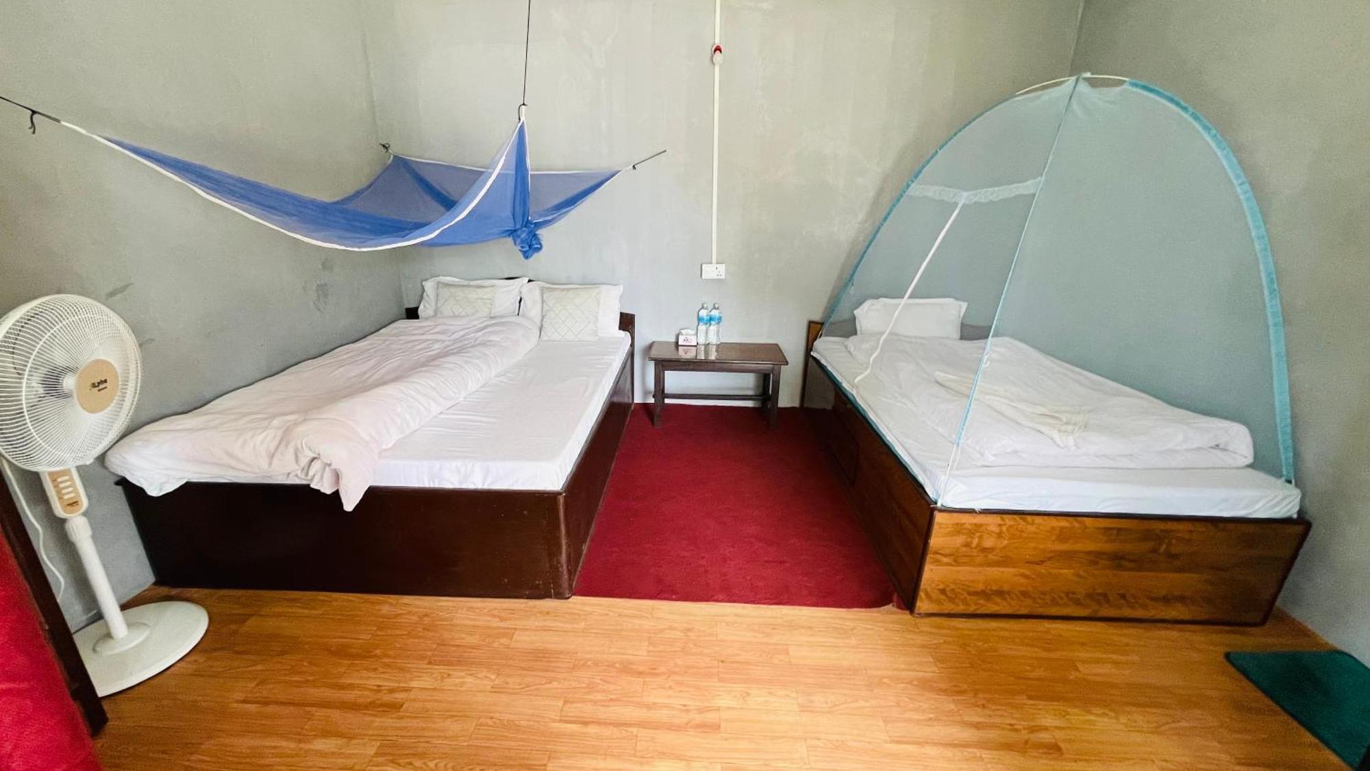 Bamby Chilling House - Feel The Nature Sauraha Luaran gambar