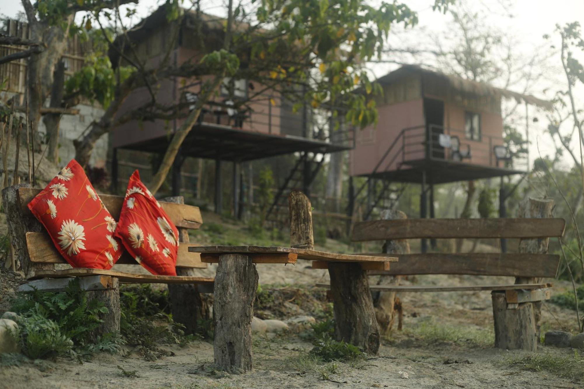Bamby Chilling House - Feel The Nature Sauraha Luaran gambar