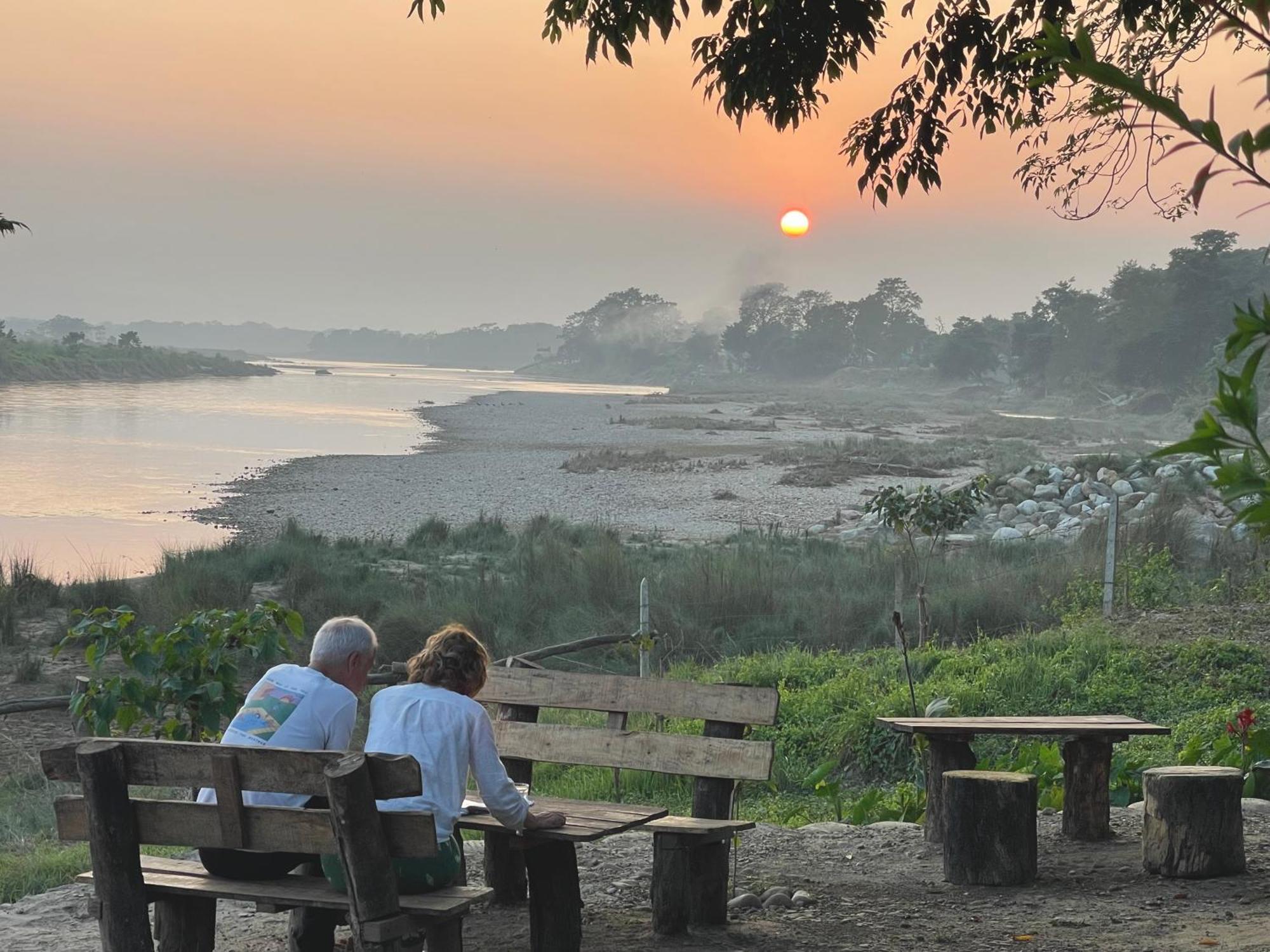 Bamby Chilling House - Feel The Nature Sauraha Luaran gambar