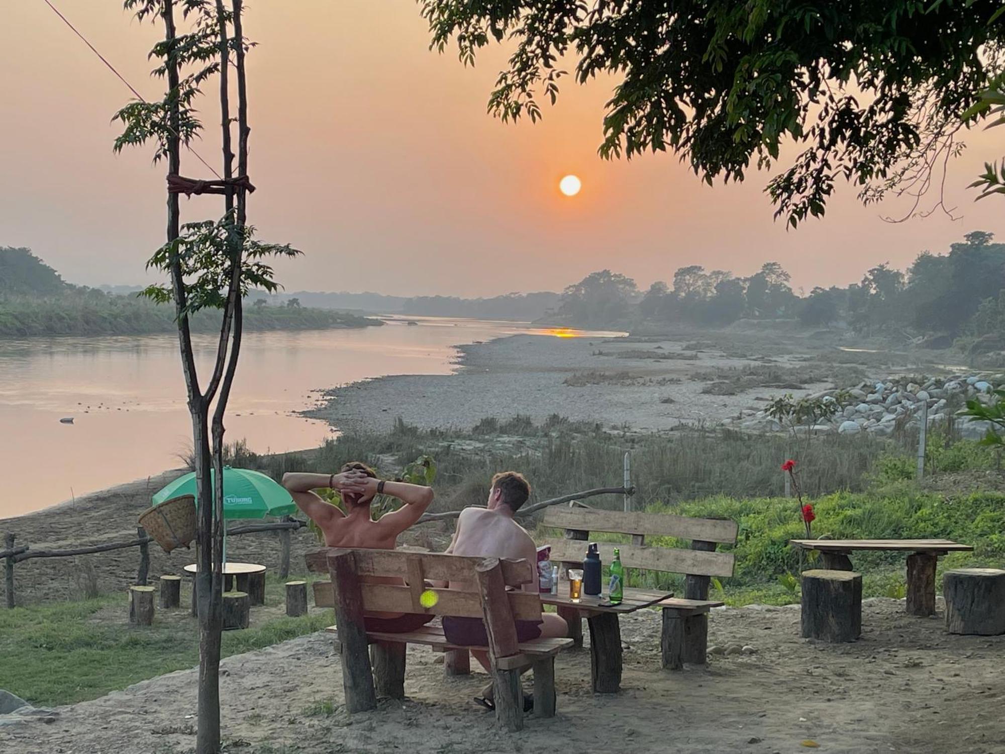 Bamby Chilling House - Feel The Nature Sauraha Luaran gambar