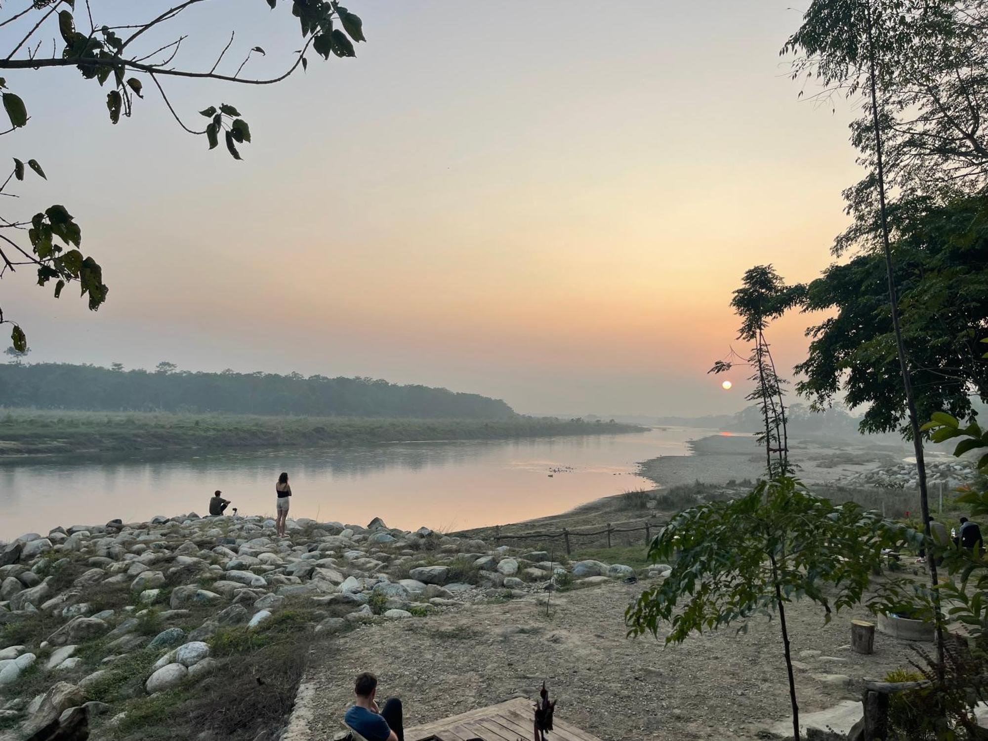 Bamby Chilling House - Feel The Nature Sauraha Luaran gambar